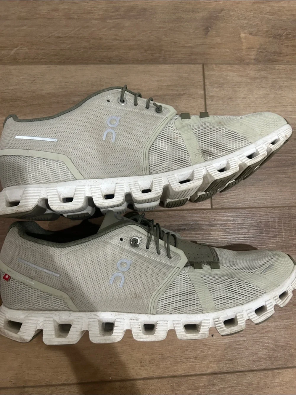 On Running Cloud Men’s Running Shoes in Sage and White